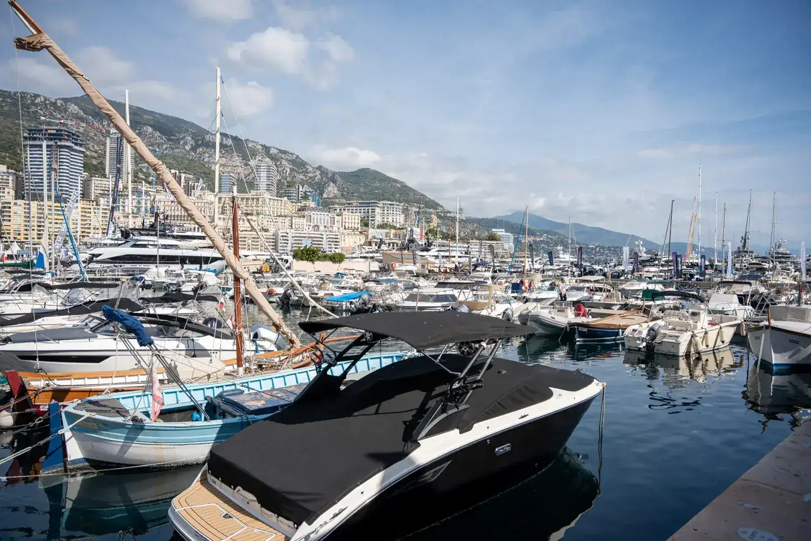 Yachts au port de Monaco pendant le Monaco Yacht Show